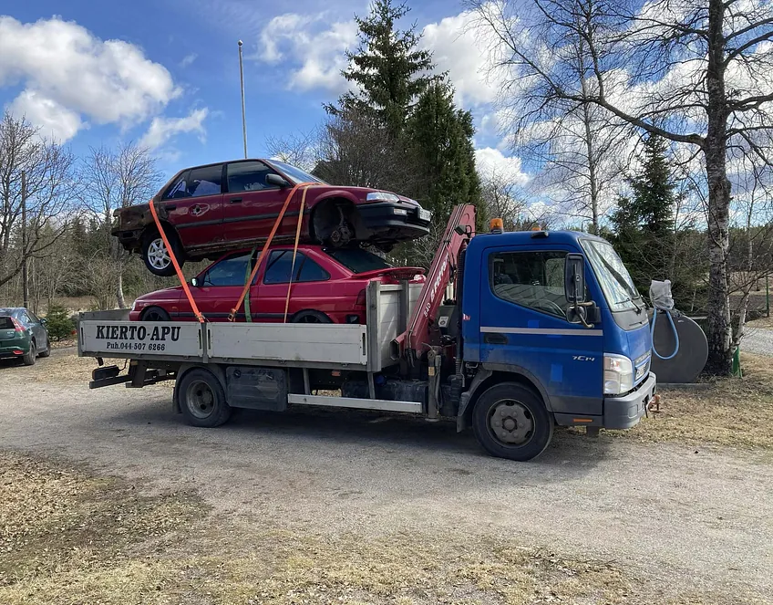 Romuautot auton kyydissä