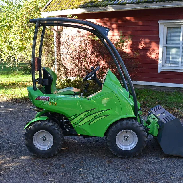 Avant pienkuormaaja